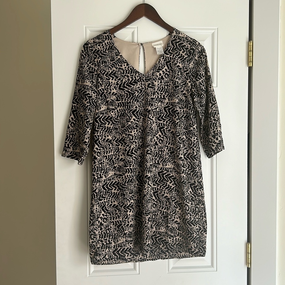 Black and tan pattern quarter sleeve work dress. Size S.